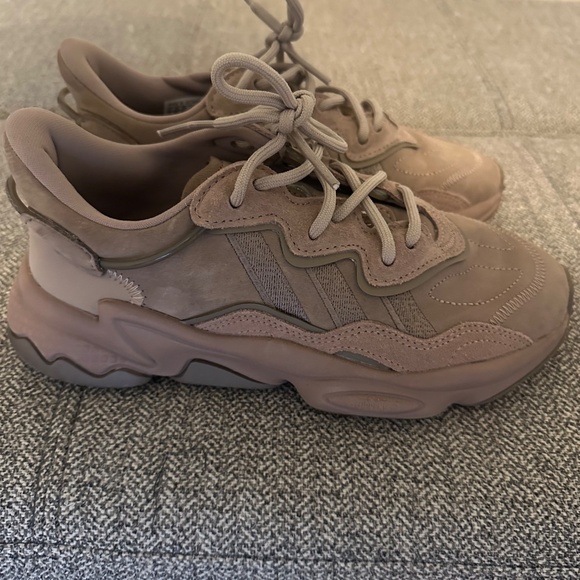 Adidas Ozweego Tennis Shoes - Picture 2 of 3